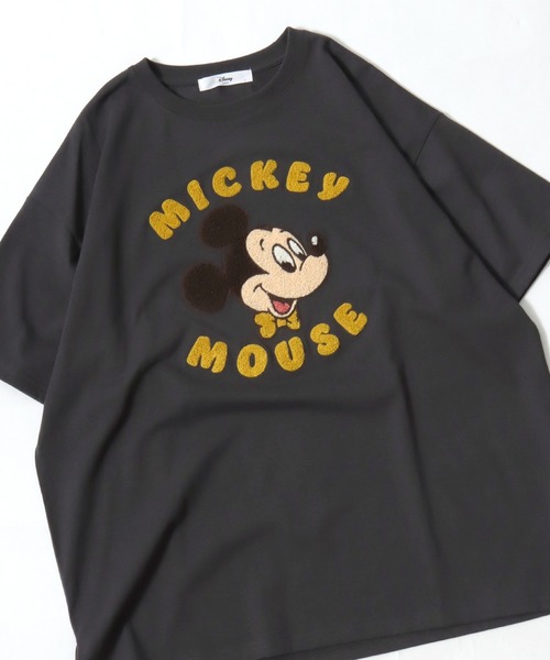 Disney(ディズニー)の「Disney(ディズニー)キャラクター サガラ刺繍Tシャツ/ビッグシルエット半袖 レディース ユニセックス(Tシャツ/カットソー・レディース・グリーン/ブルー/アッシュグレー/ブラック/ネイビー系2/オレンジ系その他/オフホワイト/クリーム/グレー系その他2/グリーン系その他/モカ/ネイビー/イエロー/パープル/ベージュ/スミクロ/オレンジ/ライトピンク/グレー系その他/ライム/カーキ/グレー系その他3/ブラック系その他/ピンク系その他・L/M)」の5枚目の写真
