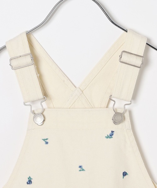 GLOBAL WORK（グローバルワーク）の「フラワー刺繍ジャンスカ/T/629892（サロペット/オーバーオール・キッズ・オフホワイト/ブラック・100cm/110cm/120cm）」の8枚目の写真