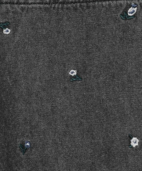 GLOBAL WORK（グローバルワーク）の「フラワー刺繍ジャンスカ/T/629892（サロペット/オーバーオール・キッズ・オフホワイト/ブラック・100cm/110cm/120cm）」の6枚目の写真