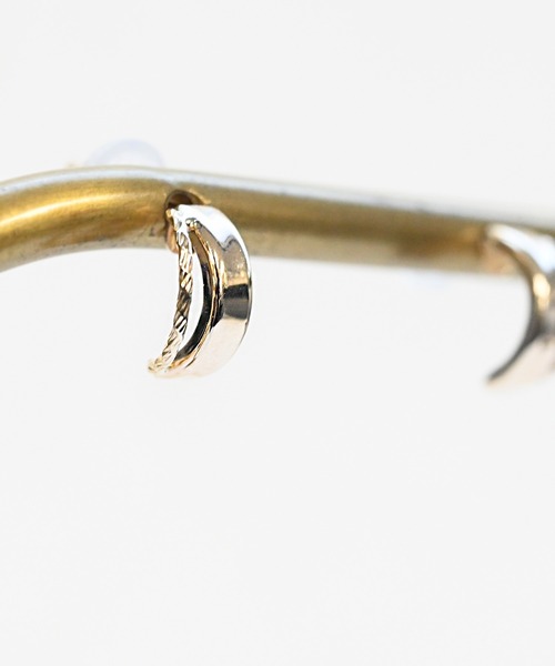 sowi(ソーイ)の「K10YG ダブルフープ風 ピアス(ピアス(両耳用)・レディース・ゴールド・フリ-)」の1枚目の写真