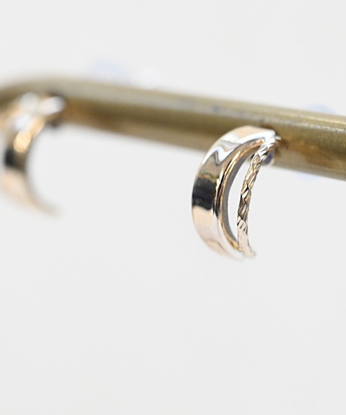 sowi(ソーイ)の「K10YG ダブルフープ風 ピアス(ピアス(両耳用)・レディース・ゴールド・フリ-)」の4枚目の写真