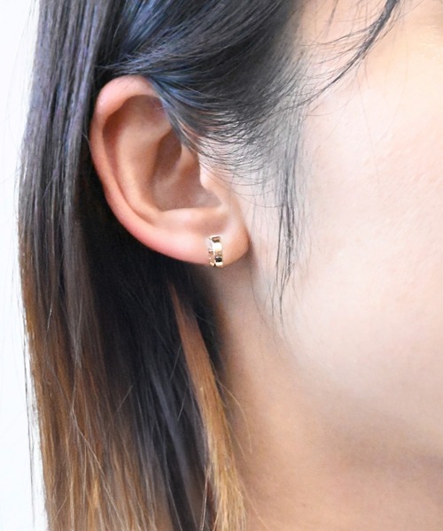 sowi(ソーイ)の「K10YG ダブルフープ風 ピアス(ピアス(両耳用)・レディース・ゴールド・フリ-)」の9枚目の写真