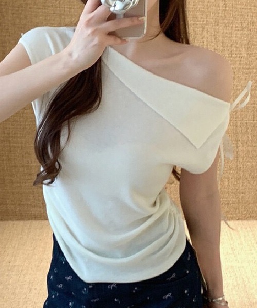 NANEA(ナネア)の「サイドギャザーワイドネックノースリーブニットトップス(Tシャツ/カットソー・レディース・ホワイト/サックスブルー/ブラック/イエロー・SMALL)」の1枚目の写真