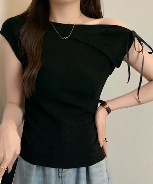 NANEA(ナネア)の「サイドギャザーワイドネックノースリーブニットトップス(Tシャツ/カットソー・レディース・ホワイト/サックスブルー/ブラック/イエロー・SMALL)」の3枚目の写真