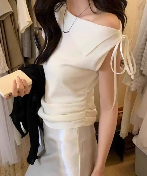 NANEA(ナネア)の「サイドギャザーワイドネックノースリーブニットトップス(Tシャツ/カットソー・レディース・ホワイト/サックスブルー/ブラック/イエロー・SMALL)」の11枚目の写真