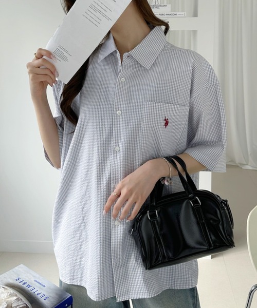 U.S. POLO ASSN.(ユーエスポロアッスン)の「【Ada.別注 U.S. POLO ASSN】オーバーサイズ シアサッカー チェック シャツ(シャツ/ブラウス・レディース・ライトブルー/グレー/ピンク・S/M)」の6枚目の写真