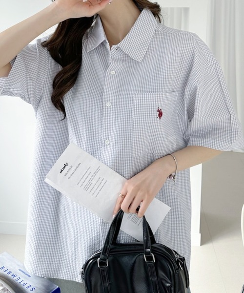 U.S. POLO ASSN.(ユーエスポロアッスン)の「【Ada.別注 U.S. POLO ASSN】オーバーサイズ シアサッカー チェック シャツ(シャツ/ブラウス・レディース・ライトブルー/グレー/ピンク・S/M)」の4枚目の写真