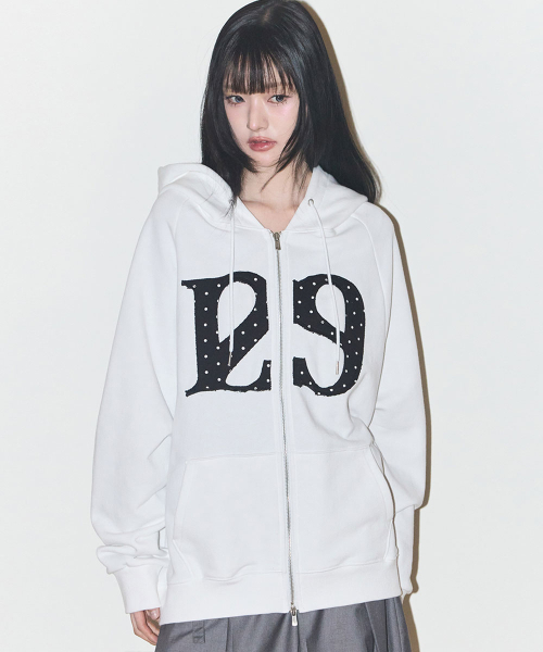 ILLIGO（イリゴ）の「129 ロゴパッチ フードパーカー ジップアップ ホワイトドット（パーカー・レディース・その他・SMALL/MEDIUM/LARGE）」の2枚目の写真