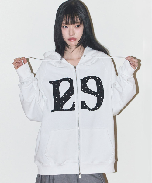 ILLIGO（イリゴ）の「129 ロゴパッチ フードパーカー ジップアップ ホワイトドット（パーカー・レディース・その他・SMALL/MEDIUM/LARGE）」の3枚目の写真