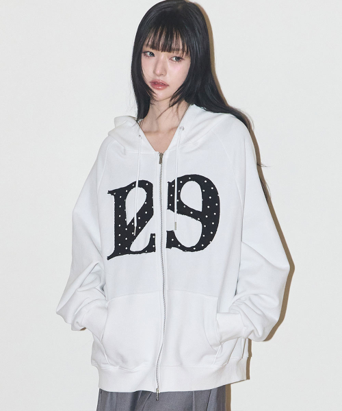 ILLIGO（イリゴ）の「129 ロゴパッチ フードパーカー ジップアップ ホワイトドット（パーカー・レディース・その他・SMALL/MEDIUM/LARGE）」の4枚目の写真