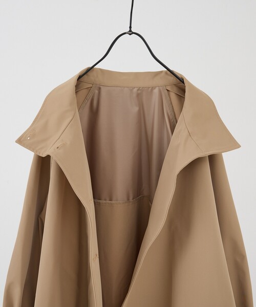 collex（コレックス）の「ハイネックフレアーコート（トレンチコート・レディース・キャメル/チャコールグレー・フリー）」の5枚目の写真