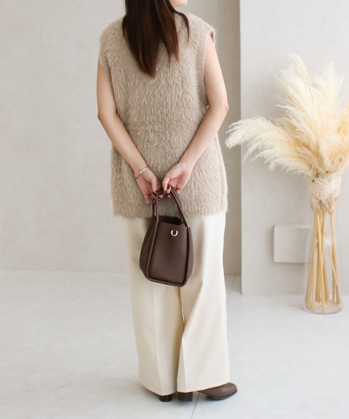 Social GIRL(ソーシャルガール)の「【Social GIRL】Vネック フェザーニット シャギーニット ベスト(ベスト・レディース・アイボリー/ブラック・FREE)」の8枚目の写真