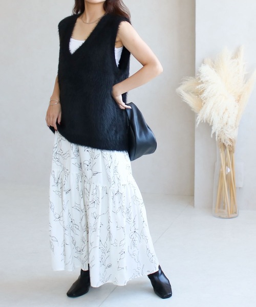 Social GIRL(ソーシャルガール)の「【Social GIRL】Vネック フェザーニット シャギーニット ベスト(ベスト・レディース・アイボリー/ブラック・FREE)」の5枚目の写真