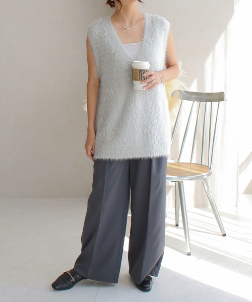 Social GIRL(ソーシャルガール)の「【Social GIRL】Vネック フェザーニット シャギーニット ベスト(ベスト・レディース・アイボリー/ブラック・FREE)」の22枚目の写真