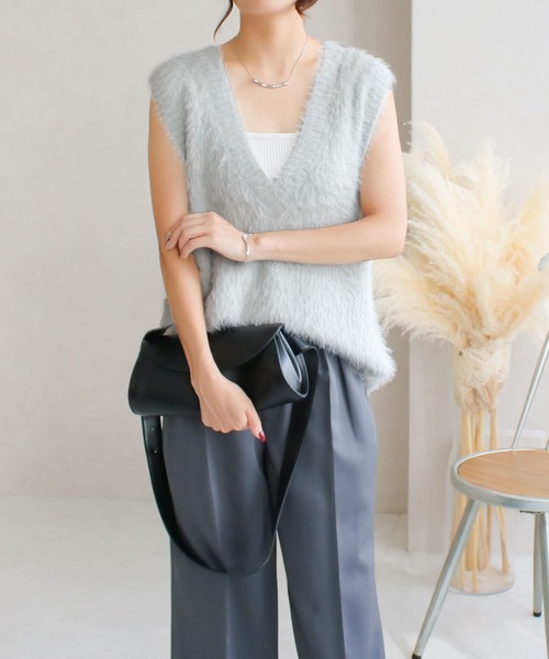 Social GIRL(ソーシャルガール)の「【Social GIRL】Vネック フェザーニット シャギーニット ベスト(ベスト・レディース・アイボリー/ブラック・FREE)」の21枚目の写真
