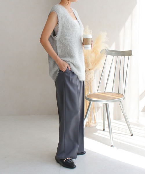 Social GIRL(ソーシャルガール)の「【Social GIRL】Vネック フェザーニット シャギーニット ベスト(ベスト・レディース・アイボリー/ブラック・FREE)」の20枚目の写真