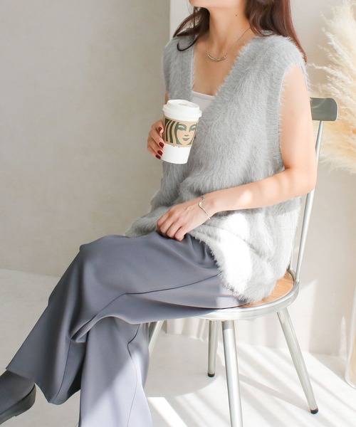 Social GIRL(ソーシャルガール)の「【Social GIRL】Vネック フェザーニット シャギーニット ベスト(ベスト・レディース・アイボリー/ブラック・FREE)」の19枚目の写真