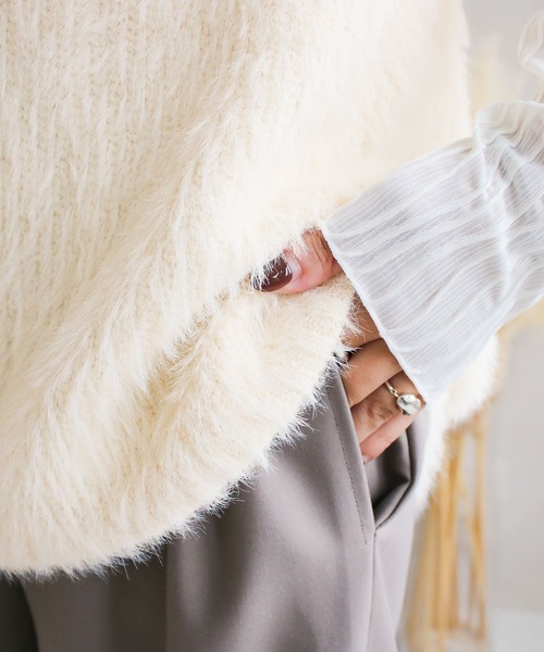 Social GIRL(ソーシャルガール)の「【Social GIRL】Vネック フェザーニット シャギーニット ベスト(ベスト・レディース・アイボリー/ブラック・FREE)」の17枚目の写真