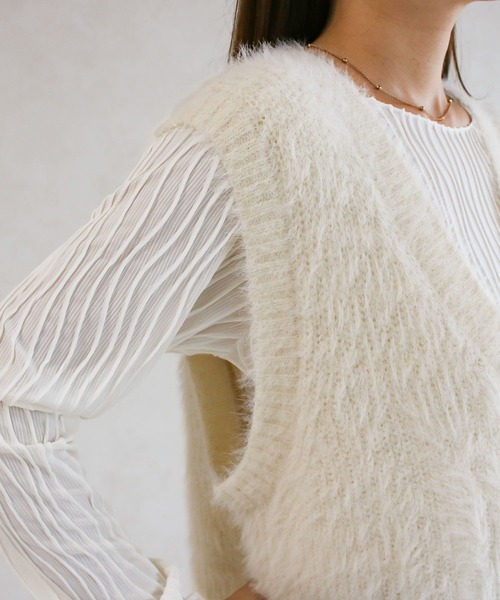 Social GIRL(ソーシャルガール)の「【Social GIRL】Vネック フェザーニット シャギーニット ベスト(ベスト・レディース・アイボリー/ブラック・FREE)」の15枚目の写真