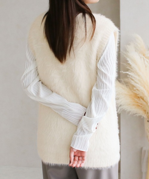 Social GIRL(ソーシャルガール)の「【Social GIRL】Vネック フェザーニット シャギーニット ベスト(ベスト・レディース・アイボリー/ブラック・FREE)」の12枚目の写真
