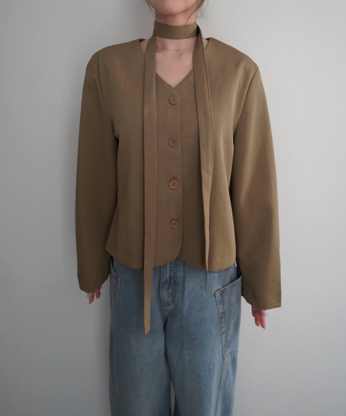 Rashik(ラシク)の「【Rashik】チョーカータイ付きジャケット(ノーカラージャケット・レディース・カーキ/ブラック/ホワイト・FREE)」の20枚目の写真