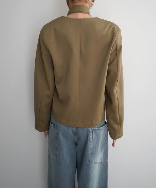 Rashik(ラシク)の「【Rashik】チョーカータイ付きジャケット(ノーカラージャケット・レディース・カーキ/ブラック/ホワイト・FREE)」の22枚目の写真