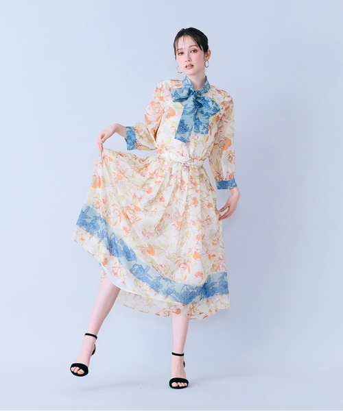 Audie a Muses（オーディアミューズ）の「フラワーパネルプリントブラウス（シャツ/ブラウス・レディース・ベージュ/ブラック・38/40/42）」の14枚目の写真