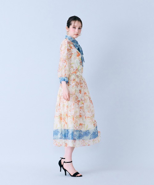 Audie a Muses（オーディアミューズ）の「フラワーパネルプリントブラウス（シャツ/ブラウス・レディース・ベージュ/ブラック・38/40/42）」の15枚目の写真