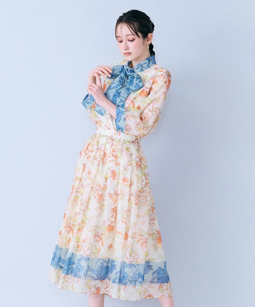 Audie a Muses（オーディアミューズ）の「フラワーパネルプリントブラウス（シャツ/ブラウス・レディース・ベージュ/ブラック・38/40/42）」の18枚目の写真