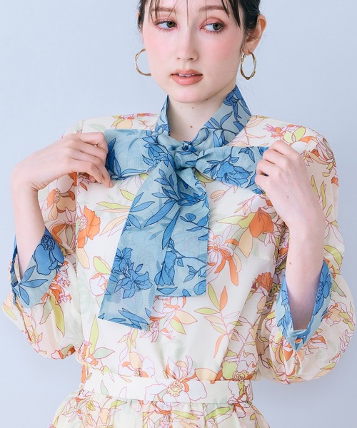 Audie a Muses（オーディアミューズ）の「フラワーパネルプリントブラウス（シャツ/ブラウス・レディース・ベージュ/ブラック・38/40/42）」の19枚目の写真