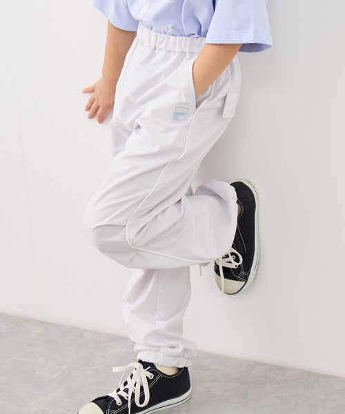 FILA(フィラ)の「【KIDS/キッズ】【FILA/フィラ別注】サイドラインパンツ(その他パンツ・キッズ・グレー/ダークラベンダー・130/140/150)」の2枚目の写真
