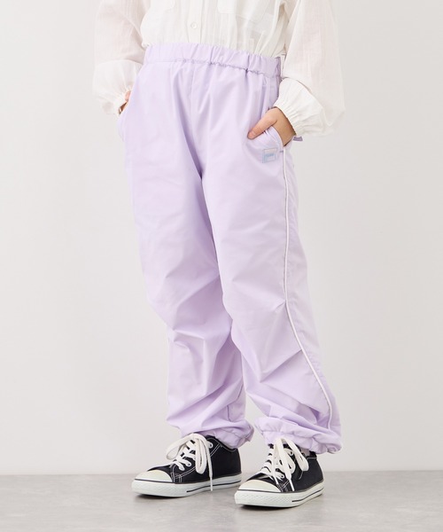 FILA(フィラ)の「【KIDS/キッズ】【FILA/フィラ別注】サイドラインパンツ(その他パンツ・キッズ・グレー/ダークラベンダー・130/140/150)」の1枚目の写真
