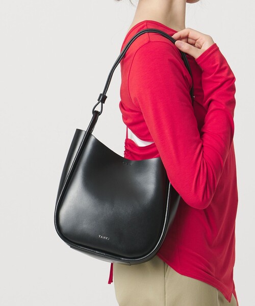 YAHKI(ヤーキ)の「<YAHKI> RND ONE HANDL(ショルダーバッグ・レディース・ブラック・FREE)」の2枚目の写真