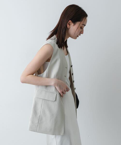 SENSE OF PLACE by URBAN RESEARCH(センスオブプレイスバイアーバンリサーチ)の「『UR TECH DRYLUXE』リネンライクジレ(ベスト・レディース・ライトベージュ/チャコールグレー・ONE)」の6枚目の写真
