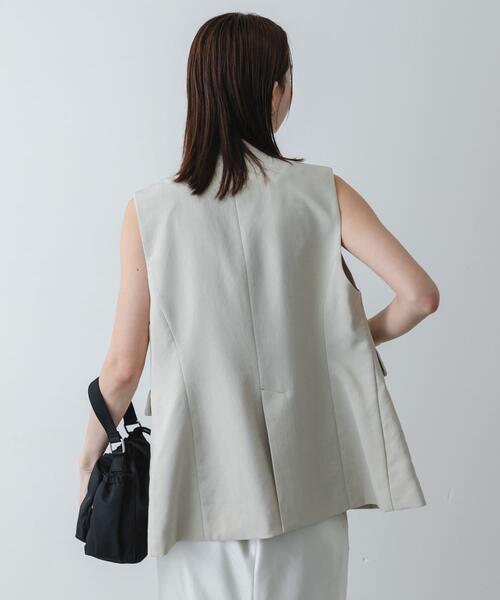 SENSE OF PLACE by URBAN RESEARCH(センスオブプレイスバイアーバンリサーチ)の「『UR TECH DRYLUXE』リネンライクジレ(ベスト・レディース・ライトベージュ/チャコールグレー・ONE)」の7枚目の写真