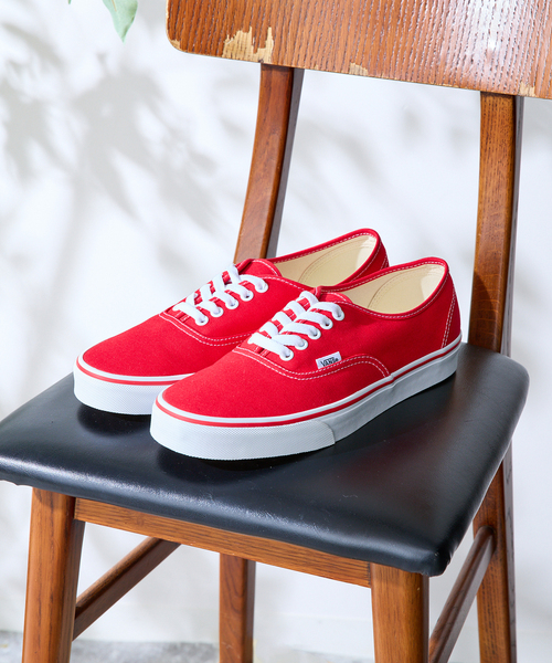 VANS（バンズ）の「VANS / ヴァンズ UA Authentic（スニーカー・メンズ・ブラック/レッド・26cm/28cm/27.5cm/27cm/26.5cm）」の2枚目の写真