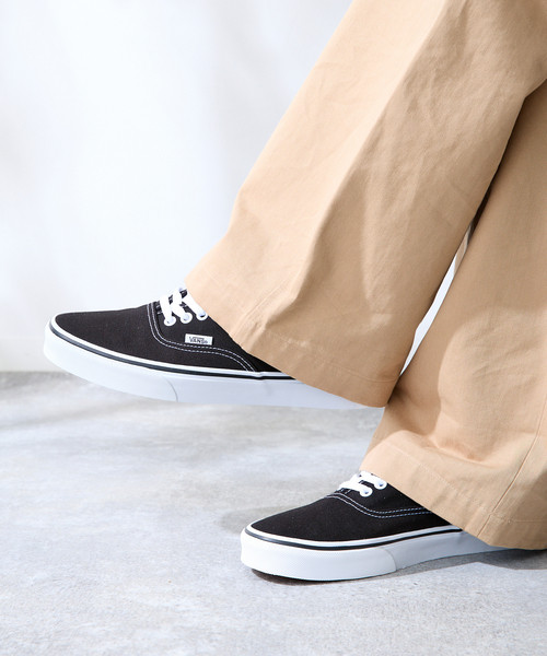 VANS（バンズ）の「VANS / ヴァンズ UA Authentic（スニーカー・メンズ・ブラック/レッド・26cm/28cm/27.5cm/27cm/26.5cm）」の4枚目の写真