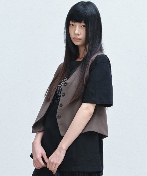 NICK&NICOLE(ニックアンドニコール)の「CLASSIC BUCKLE POINT VEST_BROWN(ベスト・レディース・その他・FREE)」の2枚目の写真