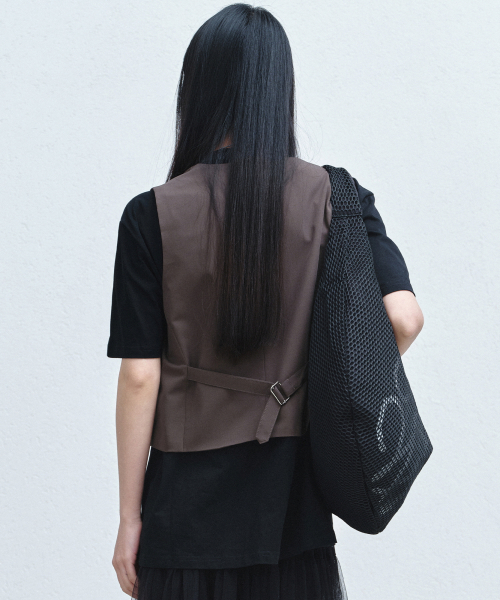 NICK&NICOLE(ニックアンドニコール)の「CLASSIC BUCKLE POINT VEST_BROWN(ベスト・レディース・その他・FREE)」の3枚目の写真