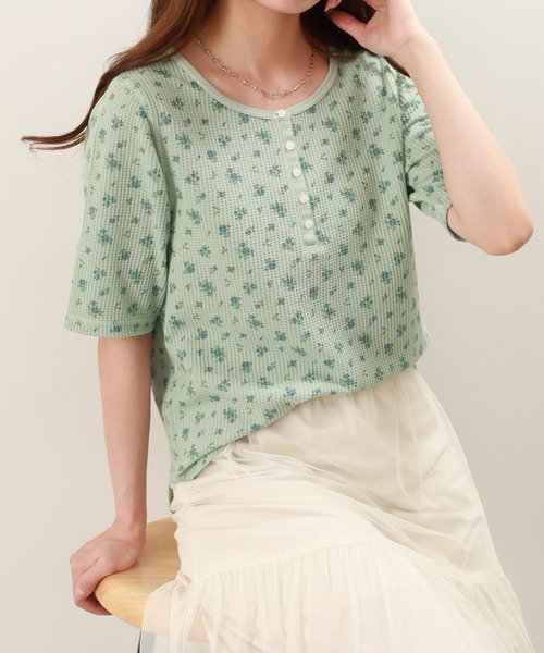 JEMORGAN(ジェーイーモーガン)の「JEMORGAN ワッフル花柄ピグメント加工H/Sヘンリー(パック) 半袖(Tシャツ/カットソー・レディース・グリーン/イエロー/ブルー/グレー・F)」の2枚目の写真