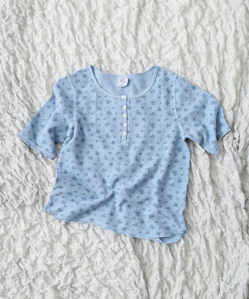 JEMORGAN(ジェーイーモーガン)の「JEMORGAN ワッフル花柄ピグメント加工H/Sヘンリー(パック) 半袖(Tシャツ/カットソー・レディース・グリーン/イエロー/ブルー/グレー・F)」の8枚目の写真