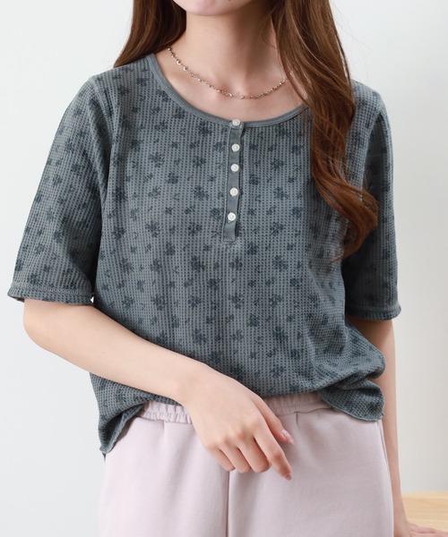 JEMORGAN(ジェーイーモーガン)の「JEMORGAN ワッフル花柄ピグメント加工H/Sヘンリー(パック) 半袖(Tシャツ/カットソー・レディース・グリーン/イエロー/ブルー/グレー・F)」の19枚目の写真