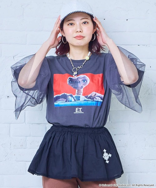 MARKEY'S(マーキーズ)の「【E.T.】別注 袖チュールTシャツ/おとな(Tシャツ/カットソー・レディース・チャコール/ホワイト・160cm)」の2枚目の写真