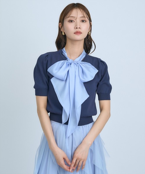 AND COUTURE(アンドクチュール)の「異素材リボン半袖ニットカーディガン(カーディガン/ボレロ・レディース・ホワイト/ネイビー/イエロー/ブルー/グリーン・FREE)」の3枚目の写真