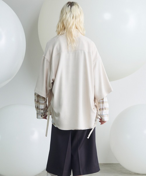 MAISON SPECIAL（メゾンスペシャル）の「《UNISEX》Dryamundsen KIMONO V-collar Prime-Over Side Gathers Short Sleeve Shirt/ドライアムンゼンキモノVカラープライムオーバーサイドギャザーショートスリーブシャツ【MAISON SPECIAL/メゾンスペシャル】■セットアップ対応■（シャツ/ブラウス・メンズ・チャコールグレー/ブラック/アイボリー・2/1/0）」の10枚目の写真