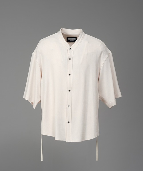 MAISON SPECIAL（メゾンスペシャル）の「《UNISEX》Dryamundsen KIMONO V-collar Prime-Over Side Gathers Short Sleeve Shirt/ドライアムンゼンキモノVカラープライムオーバーサイドギャザーショートスリーブシャツ【MAISON SPECIAL/メゾンスペシャル】■セットアップ対応■（シャツ/ブラウス・メンズ・チャコールグレー/ブラック/アイボリー・2/1/0）」の18枚目の写真