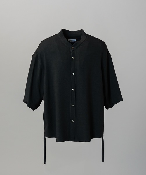MAISON SPECIAL（メゾンスペシャル）の「《UNISEX》Dryamundsen KIMONO V-collar Prime-Over Side Gathers Short Sleeve Shirt/ドライアムンゼンキモノVカラープライムオーバーサイドギャザーショートスリーブシャツ【MAISON SPECIAL/メゾンスペシャル】■セットアップ対応■（シャツ/ブラウス・メンズ・チャコールグレー/ブラック/アイボリー・2/1/0）」の17枚目の写真