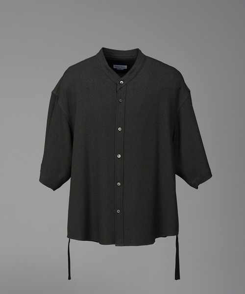 MAISON SPECIAL（メゾンスペシャル）の「《UNISEX》Dryamundsen KIMONO V-collar Prime-Over Side Gathers Short Sleeve Shirt/ドライアムンゼンキモノVカラープライムオーバーサイドギャザーショートスリーブシャツ【MAISON SPECIAL/メゾンスペシャル】■セットアップ対応■（シャツ/ブラウス・メンズ・チャコールグレー/ブラック/アイボリー・2/1/0）」の19枚目の写真