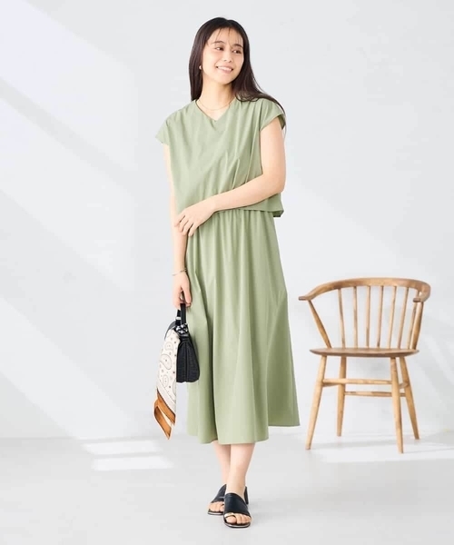 a.v.v(アーヴェヴェ)の「【微撥水】ナイロンドッキングワンピース(ワンピース・レディース・カーキ/ネイビー・38/40)」の1枚目の写真