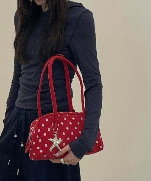 FINEnough(ファインナフ)の「ドット柄ボストンバッグ(ショルダーバッグ・レディース・ホワイト/ブラック/パープル/レッド・FREE)」の7枚目の写真